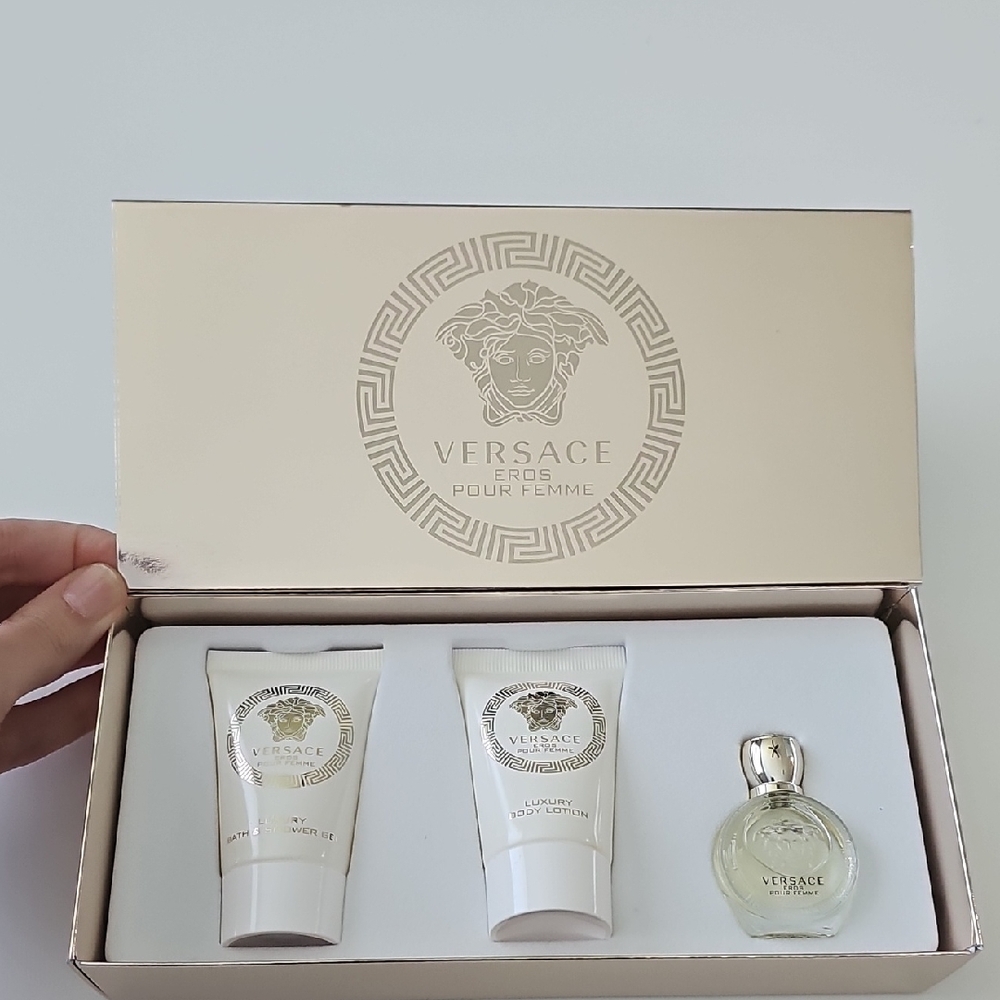 NWT Versace Eros Pour Femme Gift Set